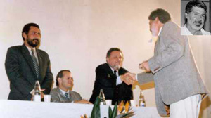Angelo da Cunha Pinto recebendo a medalha