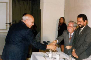 José Israel Vargas recebendo a medalha